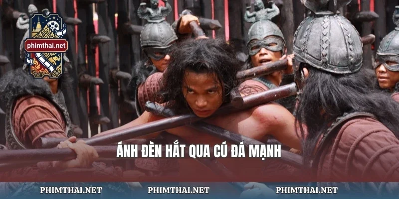 Ánh đèn hắt qua cú đá mạnh