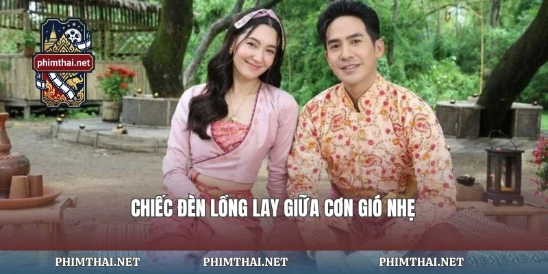 Chiếc đèn lồng lay giữa cơn gió nhẹ