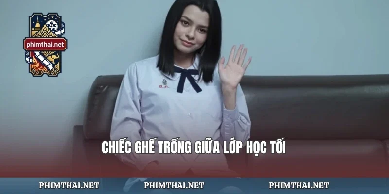 Chiếc ghế trống giữa lớp học tối