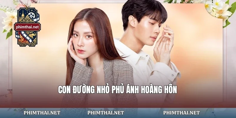Con đường nhỏ phủ ánh hoàng hôn
