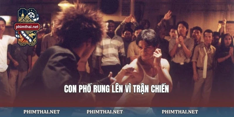 Con phố rung lên vì trận chiến