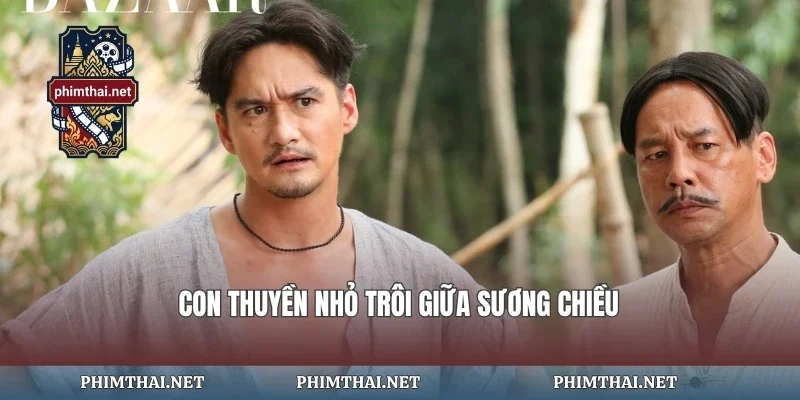 Con thuyền nhỏ trôi giữa sương chiều