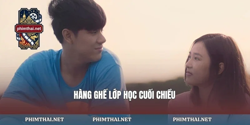 Hàng ghế lớp học cuối chiều