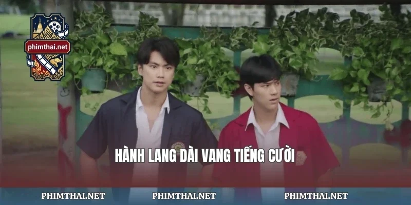 Hành lang dài vang tiếng cười