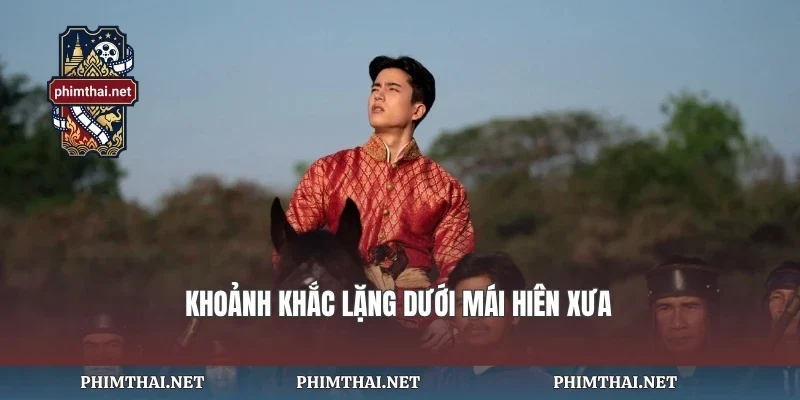 Khoảnh khắc lặng dưới mái hiên xưa