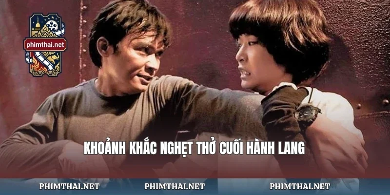 Khoảnh khắc nghẹt thở cuối hành lang