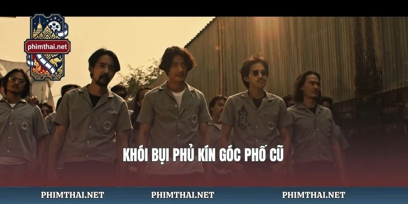 Khói bụi phủ kín góc phố cũ