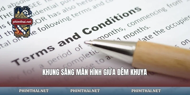 Khung sáng màn hình giữa đêm khuya